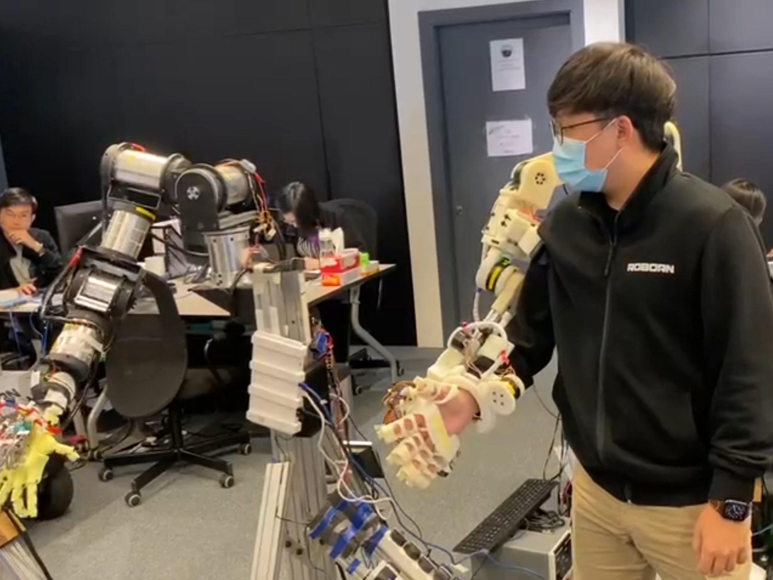 exoskeleton-humanoid